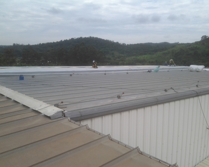 Reforma no telhado da empresa Cablena do Brasil em ITUPEVA / SP