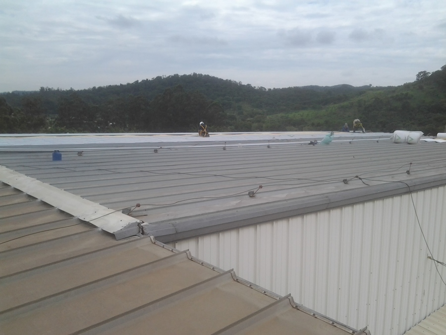 Reforma no telhado da empresa Cablena do Brasil em ITUPEVA / SP